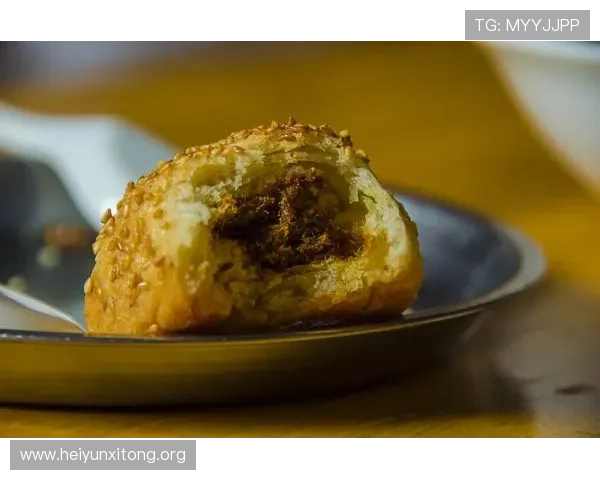 澳门百老汇攻略全景解析，带你了解场馆布局、热门演出和特色美食，打造完美旅游行程